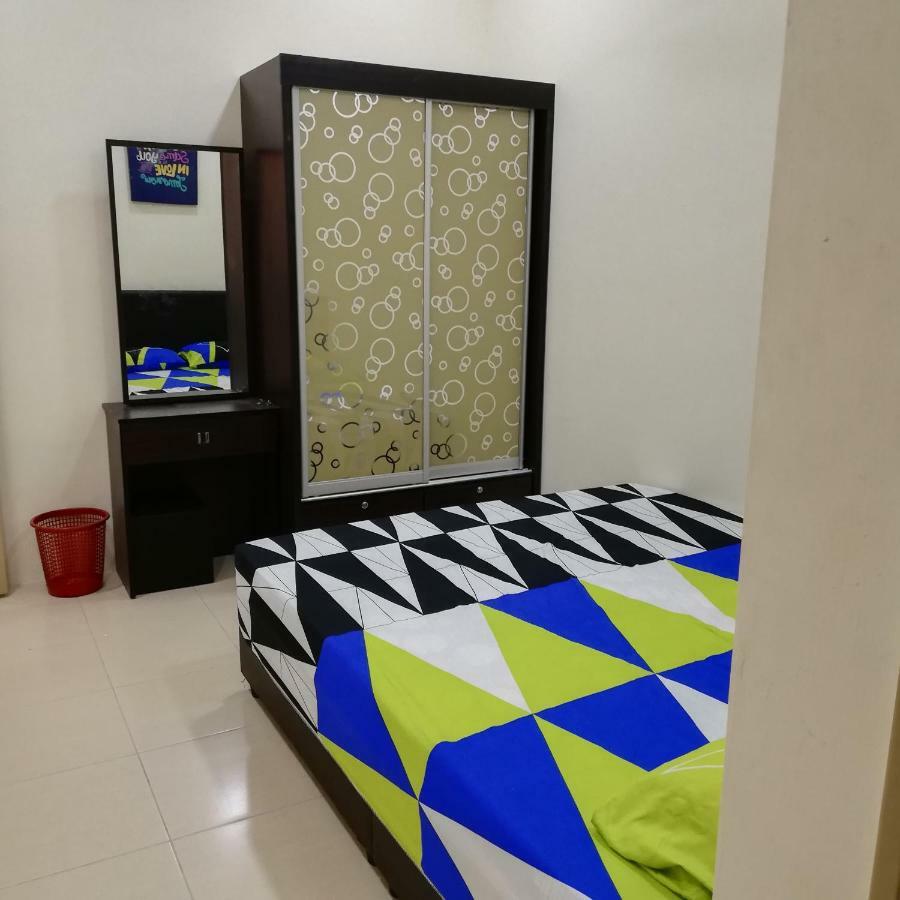 Neesa Homestay Bukit Gambang-Muslim Exterior foto