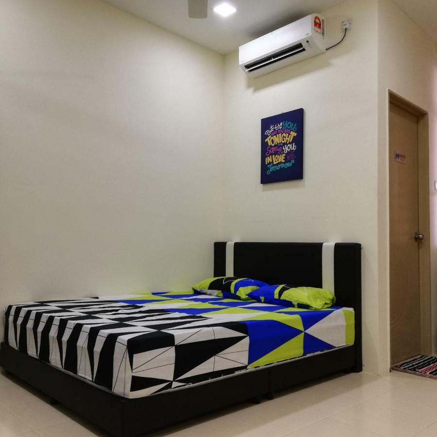 Neesa Homestay Bukit Gambang-Muslim Exterior foto